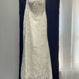 Vera wang wedding dress dry cleaned and preserved with 100 swarovski crystals